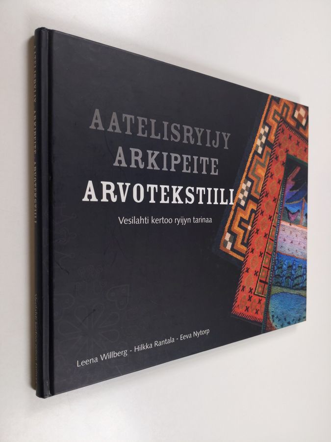 Osta Willberg: Aatelisryijy, arkipeite, arvotekstiili : Vesilahti kertoo  ryijyn tarinaa | Leena Willberg | Antikvariaatti Finlandia Kirja