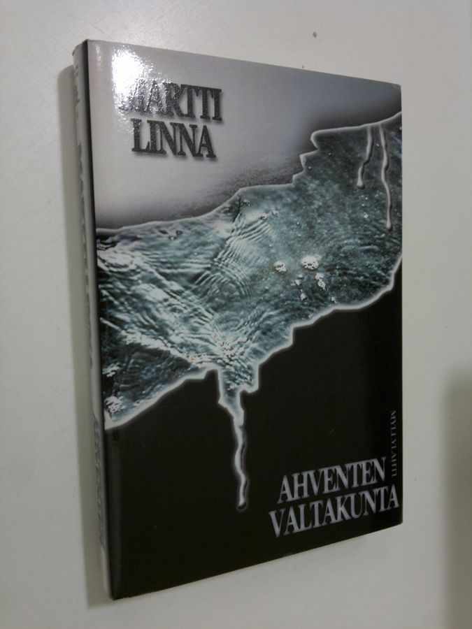 Martti Linna : Ahventen valtakunta : jännitysromaani