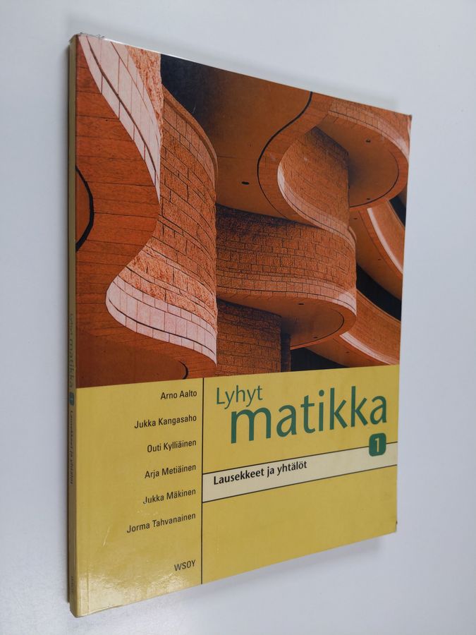 Lyhyt matikka 1 : Lausekkeet ja yhtälöt