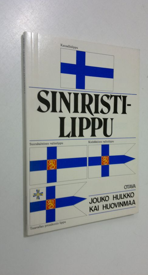 Jouko Hulkko : Siniristilippu : katsaus Suomen lipun vaiheisiin ja opas lipun käyttäjälle